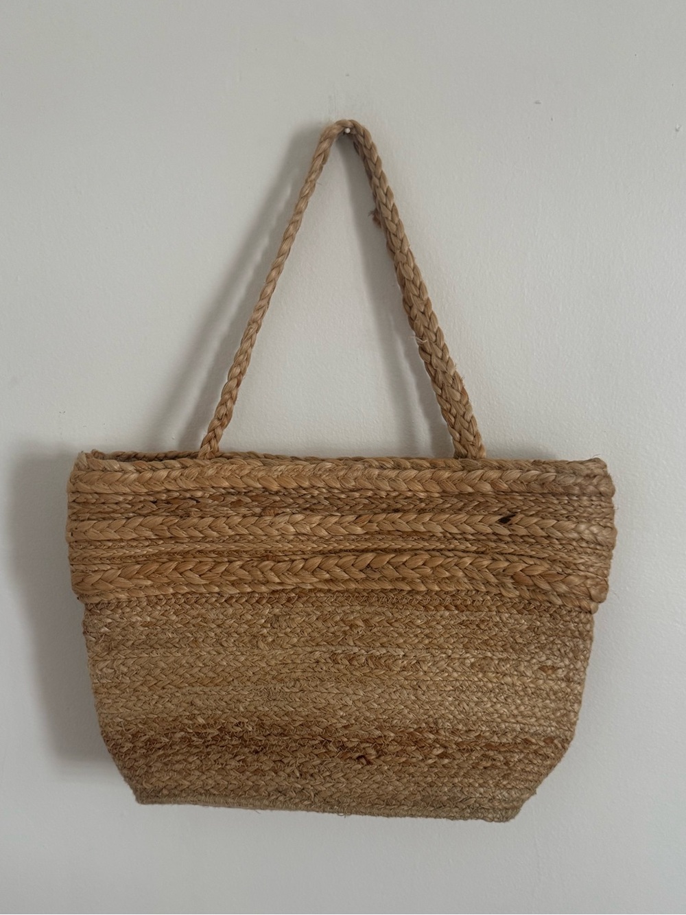 Woven jute shoulder bag